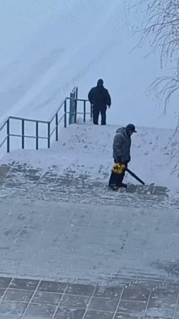 Уборка лестниц возле ГДК "Энергетик"