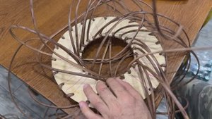 Плетение из ротанга. Украшение на дверь