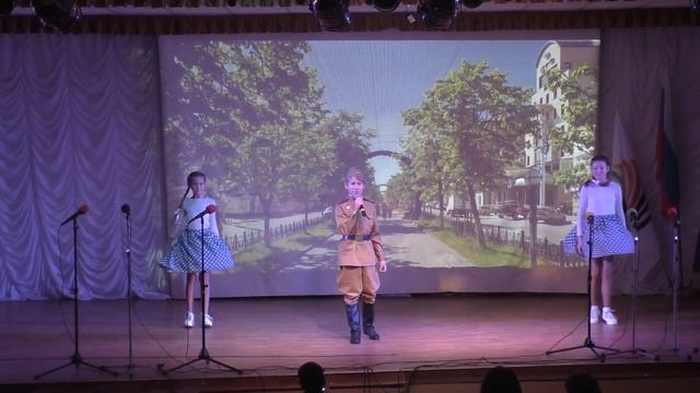 4В Идёт солдат по городу смотреть онлайн