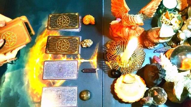 ЗАЧЕМ ходили к ГАДАЛКЕ❗с ВАШИМ ФОТО⁉️🔥👁️🌓ЧТО хотели УЗНАТЬ⁉️
#таро#расклад#ритуал#