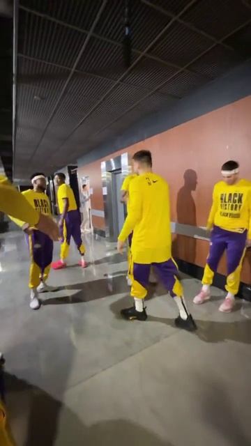 Luka getting welcomed by his new teammates in the tunnel