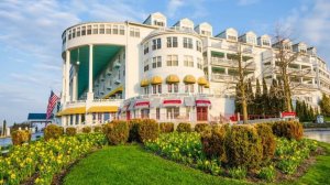 САДЫ США Grand Hotel на острове Макино и его ослепительные сады в разные сезоны