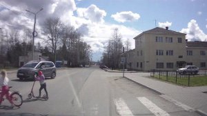 дорога и пешеходы.