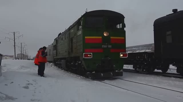 Воркута. Пригородный и московский поезда