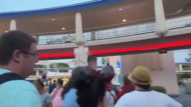 Watch, chat, and join me LIVE from Tomorrowland, as we wander, ride, (and maybe snack), check out T смотреть онлайн