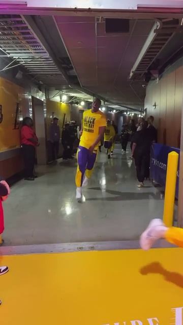 Luka running out of the tunnel for the first time in L.A.!