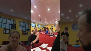 экзамен в международном открытом йога в университете.