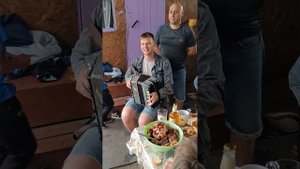 Гармонист не жгёт! Он жжёт или зажигает.