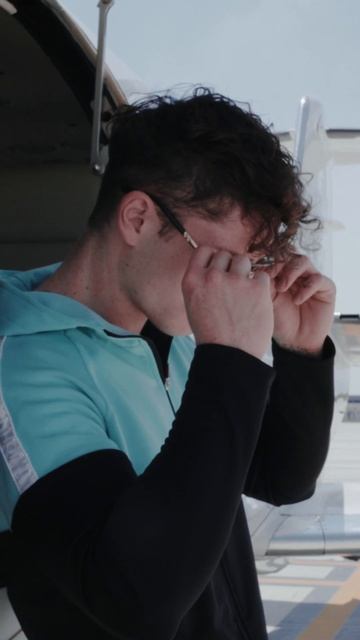 Sigma Tracksuit смотреть онлайн