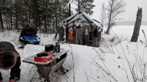 ОТКРЫЛ ДВЕРЬ В ИЗБУ ДЕДА И ОБАЛДЕЛ. НА СНЕГОХОДЕ В  ИЗБУ ДЕДА НА ОСТРОВЕ. СТАРИННАЯ ТАЁЖНАЯ ИЗБУШКА