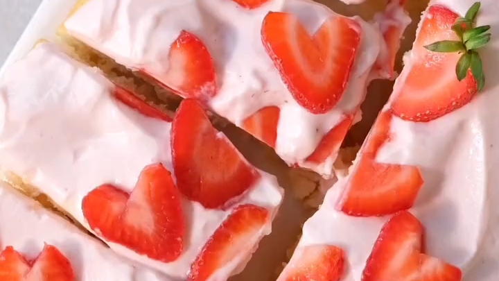 Лёгкий воздушный ТОРТИК...🍰🍓😋    Рецепт в описании ✍️