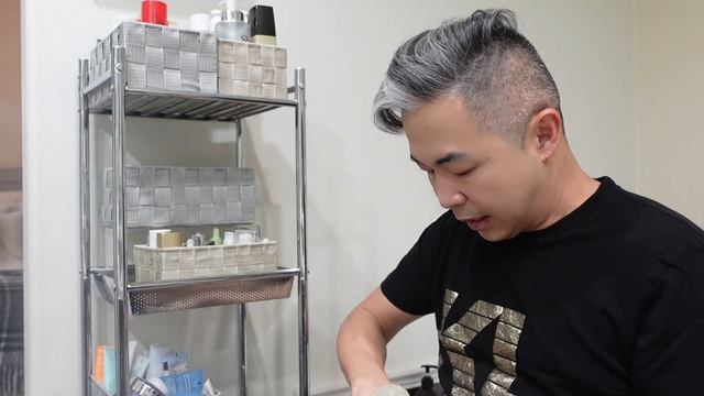 Cleaning Out my Skincare Collection | Declutter