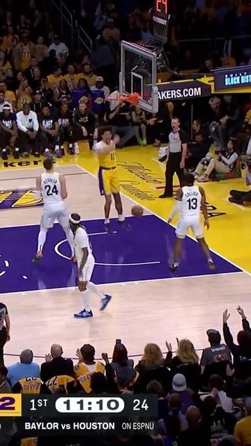 Luka lobs it up to Hayes for the jam!