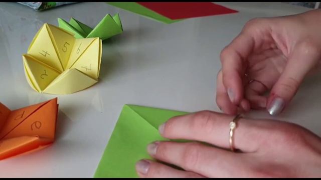 Vouwen van een papieren happertje met Praktijk Oefentherapie смотреть онлайн