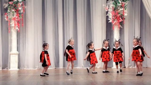детский танец Божьи коровки смотреть онлайн