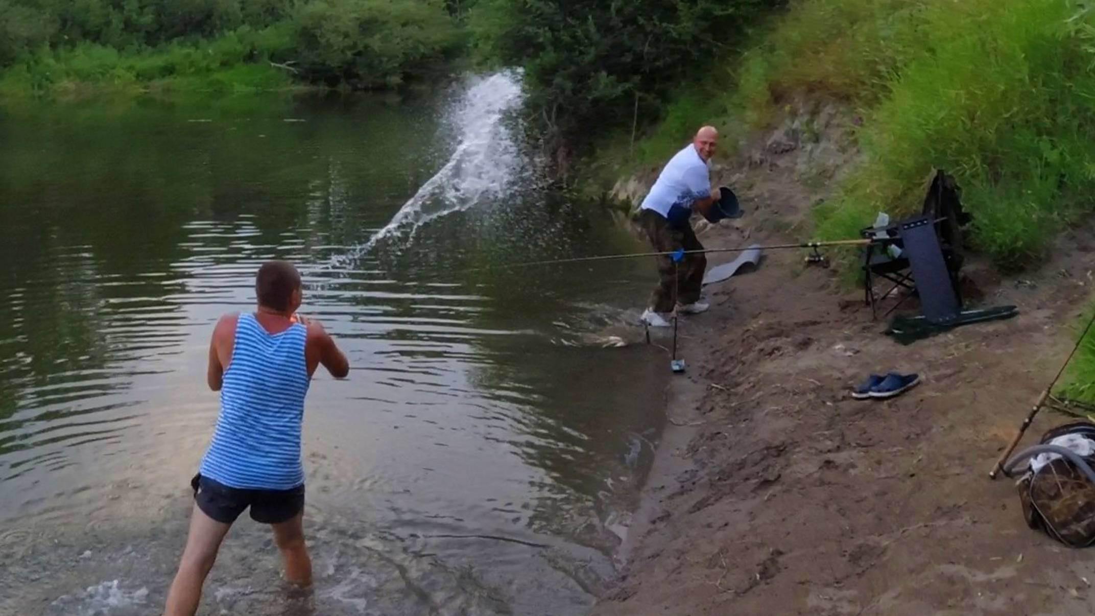 Сдали нервы на рыбалке! Хотя и рыбы наловили на реке Сок с берега на донки смотреть онлайн