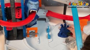 Трек Metal Machines парковка-лифт Атака гориллы