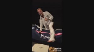 Джанлука Вакки в кислородной капсуле Vitaeris 320 OxyHealth Gianluca Vacchi in hyperbaric chamber