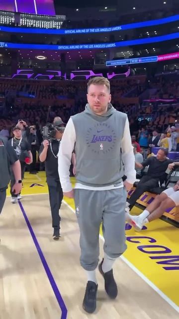 Luka takes the floor for warmups for the first time in L.A.