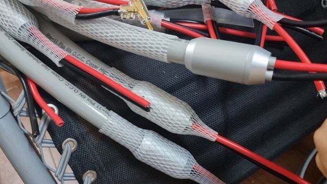 vẫn là mẫu dây loa hot bạc harmony 7n occ silver ,có cả lõi tơ và lõi cứng , chơi rất đa dạng dễ gé смотреть онлайн