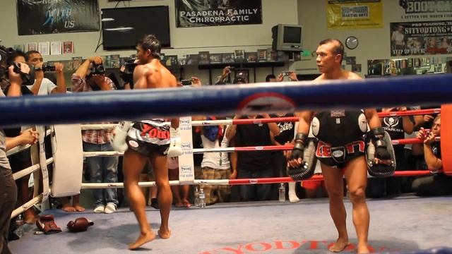 Buakaw Por. Pramuk MPL open workout at Sityodtong LA смотреть онлайн