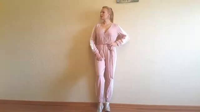 Стильный комбинезон для лета
