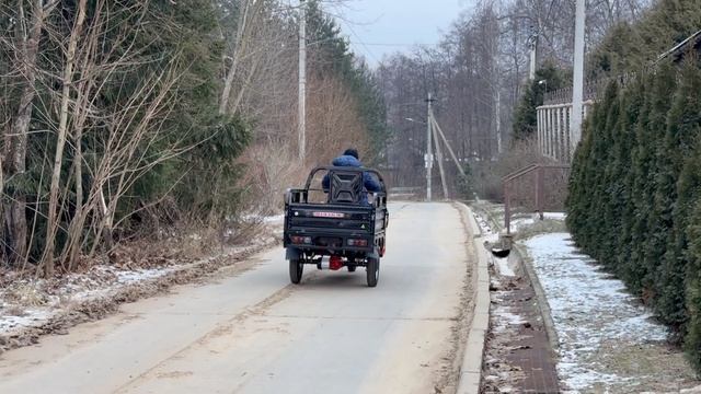 #Трицикл грузовой #электрический 1200W‼️ 60V40Ah⚡️ Валит до 40км/ч, запас до 30 км. Берет до 750 кг смотреть онлайн