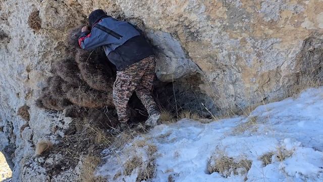 строительство убежища для выживания зимой согревания ночью в холодную зимнюю погоду без огня.asmr