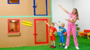 Влад и Ники. Гигантский картонный ДОМ! Весёлые приключения для детей.