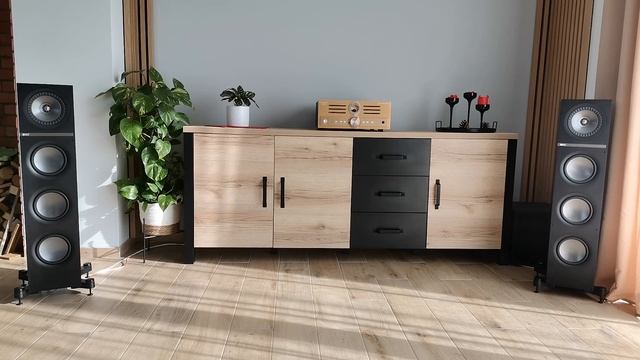 Pier Audio amplifier and Kef speakers - short sample of music (jazz 2) смотреть онлайн