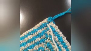 Смена нити в мозаичном вязании.