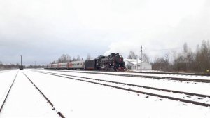Паровоз Л - 0693 "Лебедянка" с пригородным поездом на станции Молот! Ярославль.