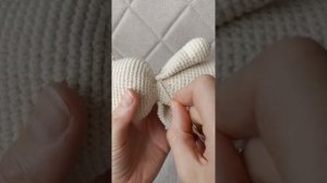 Как пришивать лапки вязаным игрушкам.