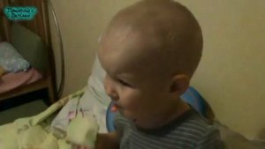 Дети Кушают Лук! А Вам Слабо!? Подборка Лучшего! Children I eat Onions