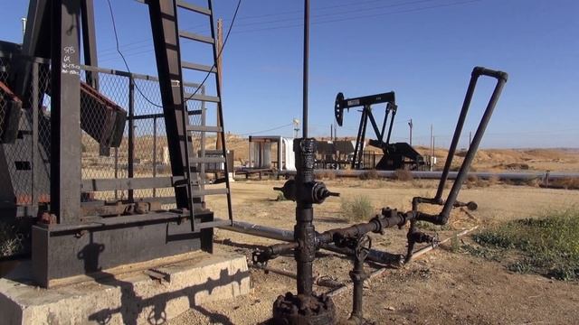 Unexpected California: Oil Wells and Agricultural Abundance Orange Grove and Grape Vine Farms смотреть онлайн