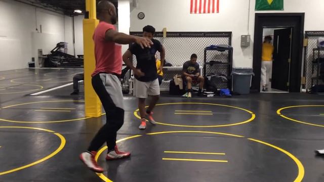 Climbing the tree in a circle partner workout смотреть онлайн