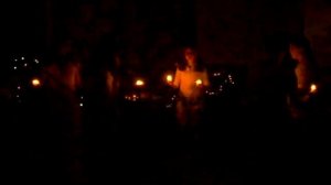 Красивый танец со свечами