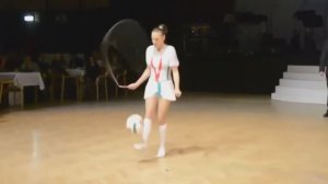 Девушка со Скакалкой Вытворяет Нечто! Прыжки со Скакалкой Спортивной Девушки