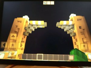 Играем в Майнкрафт, строим город.