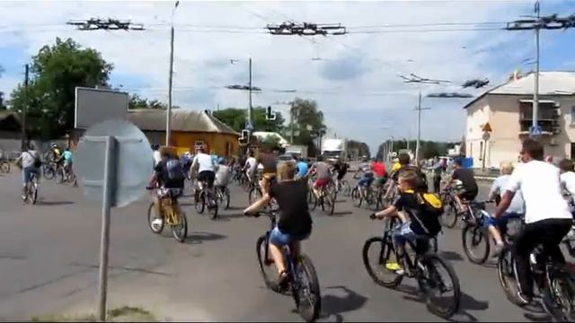 Велодень 2013 в Чернигове: Возле перекрестка на Вене смотреть онлайн