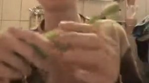 Иван Гамаз в ванной