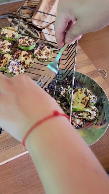 жаря шашлыки обязательно попутно приготовьте кабачки и грибы! #рецепт смотреть онлайн