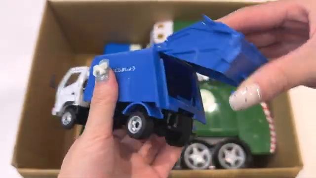 Поднимитесь на холм на маленьком «мусоровозе»! смотреть онлайн