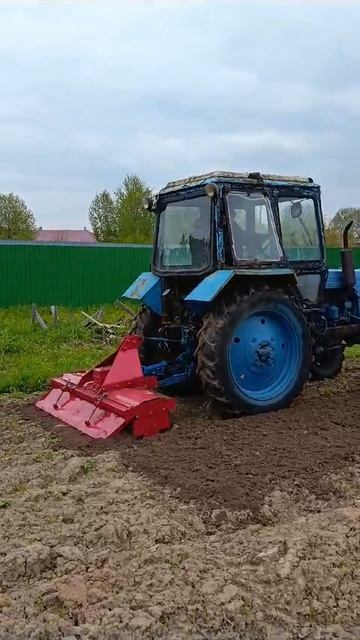 Фрезеруем почву под картошку. смотреть онлайн