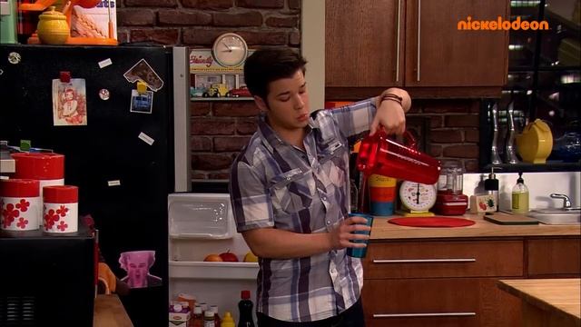 iCarly | Sam's Chicken Wing Lesson | Nickelodeon UK смотреть онлайн