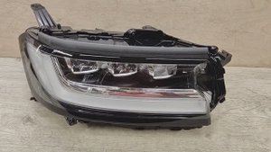 Фара правая для Toyota Land Cruiser 300 2021 2022 2023 2024 год выпуска.