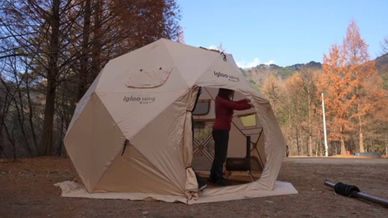 Горный лес, зимний палаточный отдых, одиночный кемпинг, дровяная печь смотреть онлайн