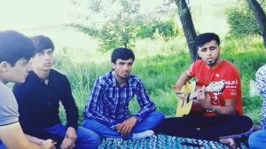 Суруд бо гитара дар болои природа ТОЧИКИСТОН