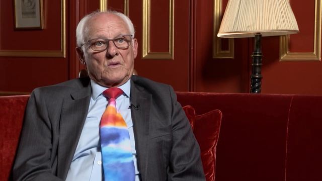 الأمير فيليب الحاكم من وراء الستار | قرين العاهل البريطاني смотреть онлайн