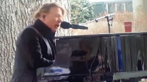 AXL ROSE cantando NOVEMBER RAIN en el funeral de Lisa Marie Presley